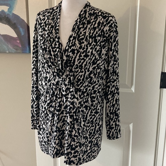 Chico’s 3 XL blouse black and white v-neck 3/4 sleeves - Picture 2 of 12